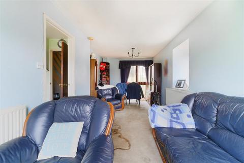 5 Hillside Close, Banstead, SM7 1ET