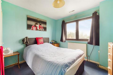 5 Hillside Close, Banstead, SM7 1ET