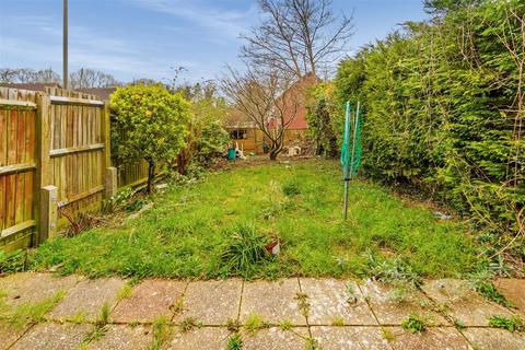 5 Hillside Close, Banstead, SM7 1ET
