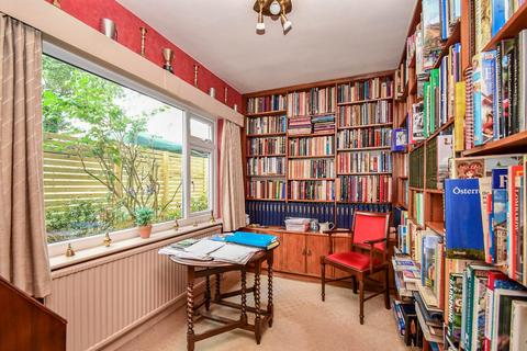 6 Carr Close, Rawdon, Leeds, LS19 6PE