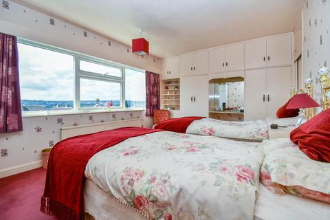 6 Carr Close, Rawdon, Leeds, LS19 6PE