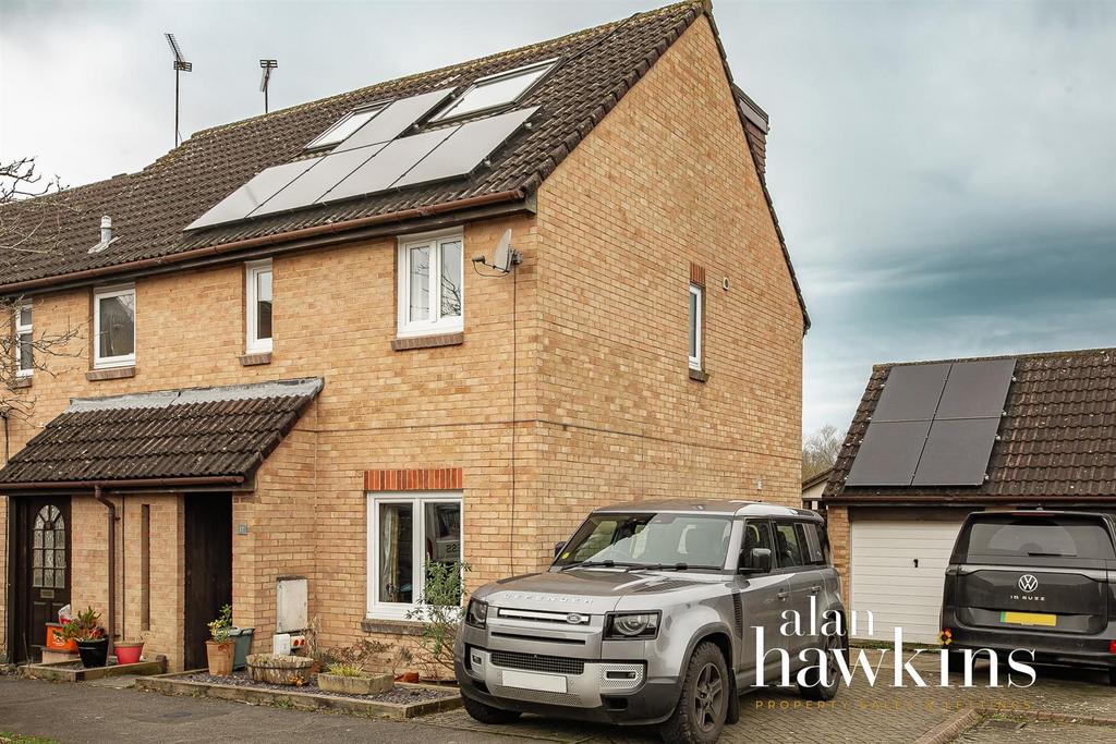 Earl Close, Middleleaze, Swindon 4 bed end of terrace house for sale