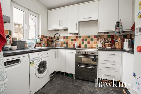 17 Earl Close, Middleleaze, Swindon, SN5 5TX