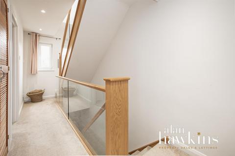 17 Earl Close, Middleleaze, Swindon, SN5 5TX