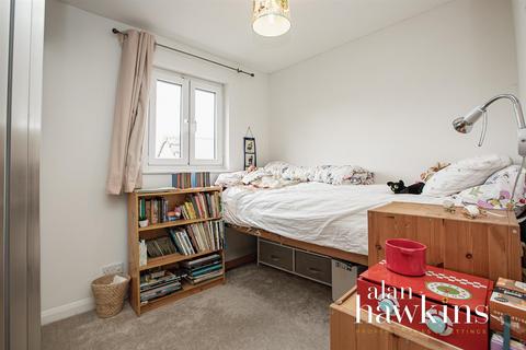 17 Earl Close, Middleleaze, Swindon, SN5 5TX