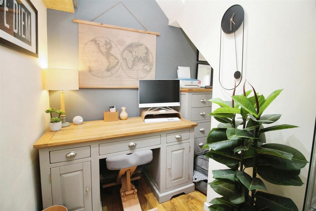 Office/Bedroom 4