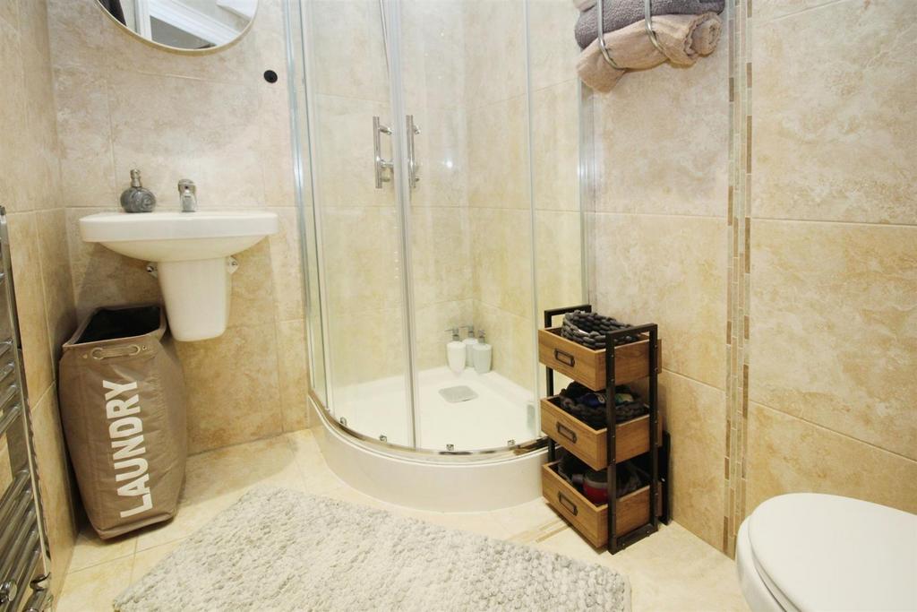 En-Suite Bedroom 1