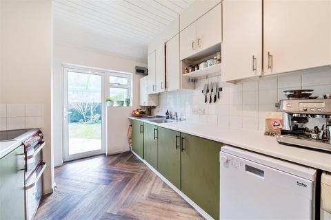 3 bedroom bungalow for sale, Lythe Hill Park, Haslemere