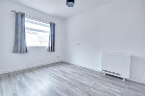 1 bedroom flat to rent - Lydd Road, Camber, Rye