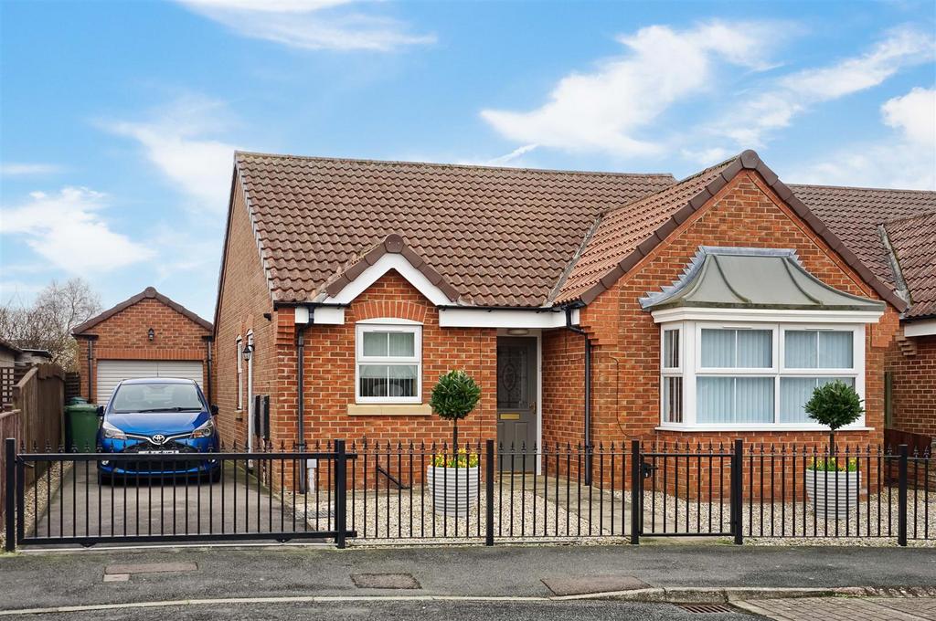 Carrs Meadow, Withernsea 3 bed detached bungalow for sale £220,000