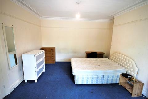 4 bedroom terraced house for sale, Brudenell Road, Leeds, LS6