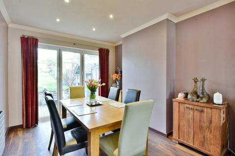 55 Deepdene, Potters Bar, EN6 3DG