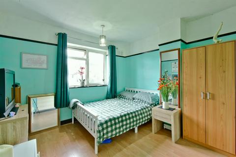 55 Deepdene, Potters Bar, EN6 3DG
