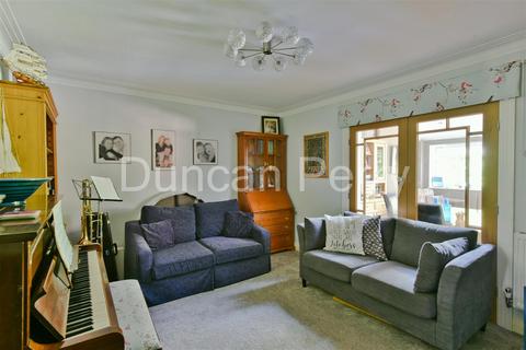 65 Hatfield Road, Potters Bar, EN6 1HS