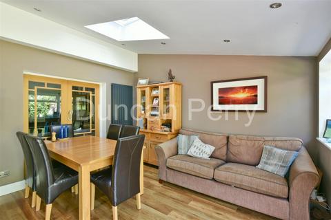 65 Hatfield Road, Potters Bar, EN6 1HS