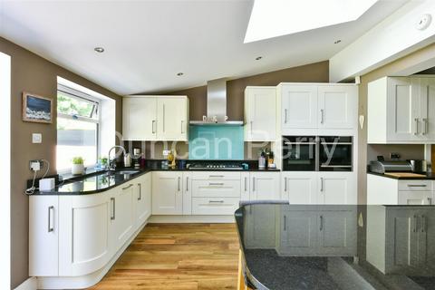 65 Hatfield Road, Potters Bar, EN6 1HS