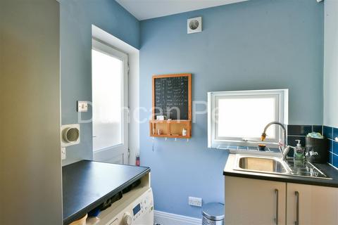 65 Hatfield Road, Potters Bar, EN6 1HS