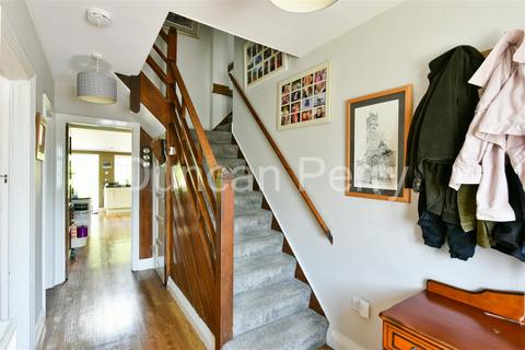 65 Hatfield Road, Potters Bar, EN6 1HS