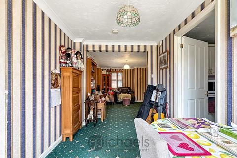 4 bedroom semi-detached house for sale, Vitellus Close, Colchester, CO4