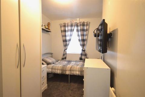 3 bedroom semi-detached house for sale, Kilner Way, Castleford