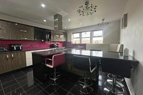 5 bedroom detached house for sale - Stainland Road, Stainland, Halifax