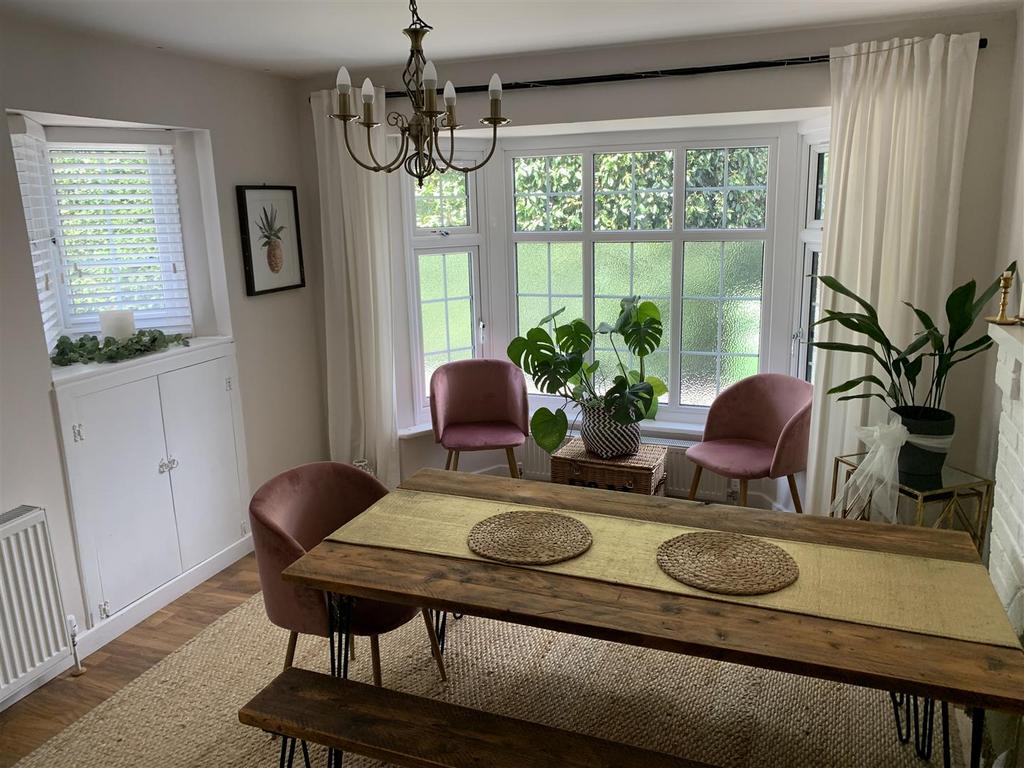 Dining Room Pic 2.jpg