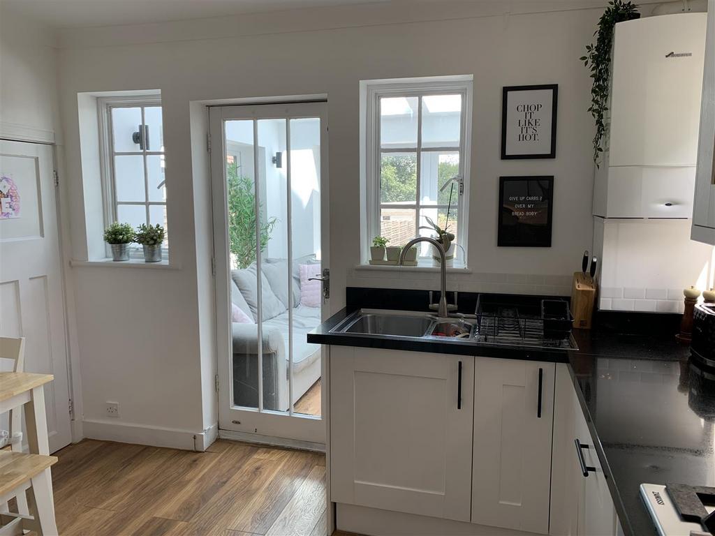 Kitchen Pic 2.jpg