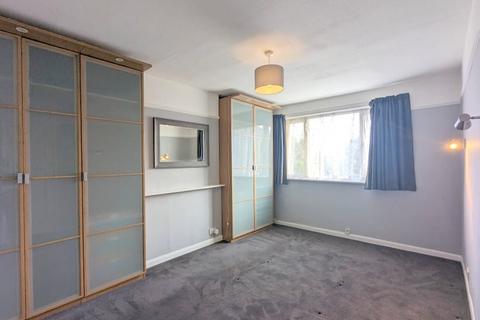 1 bedroom flat for sale, Staines Road, Feltham, TW14