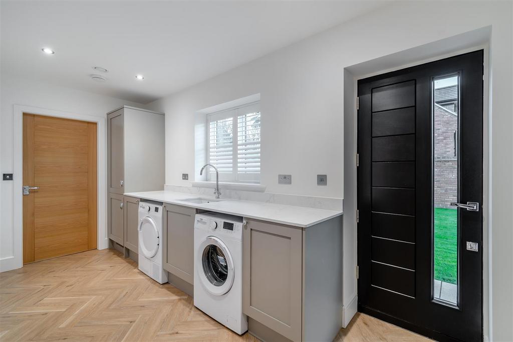 8584620-interior11.jpg