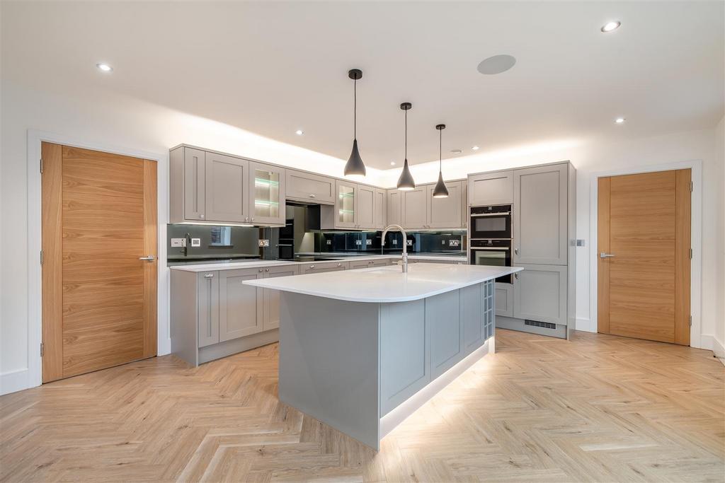 8584620-interior01.jpg