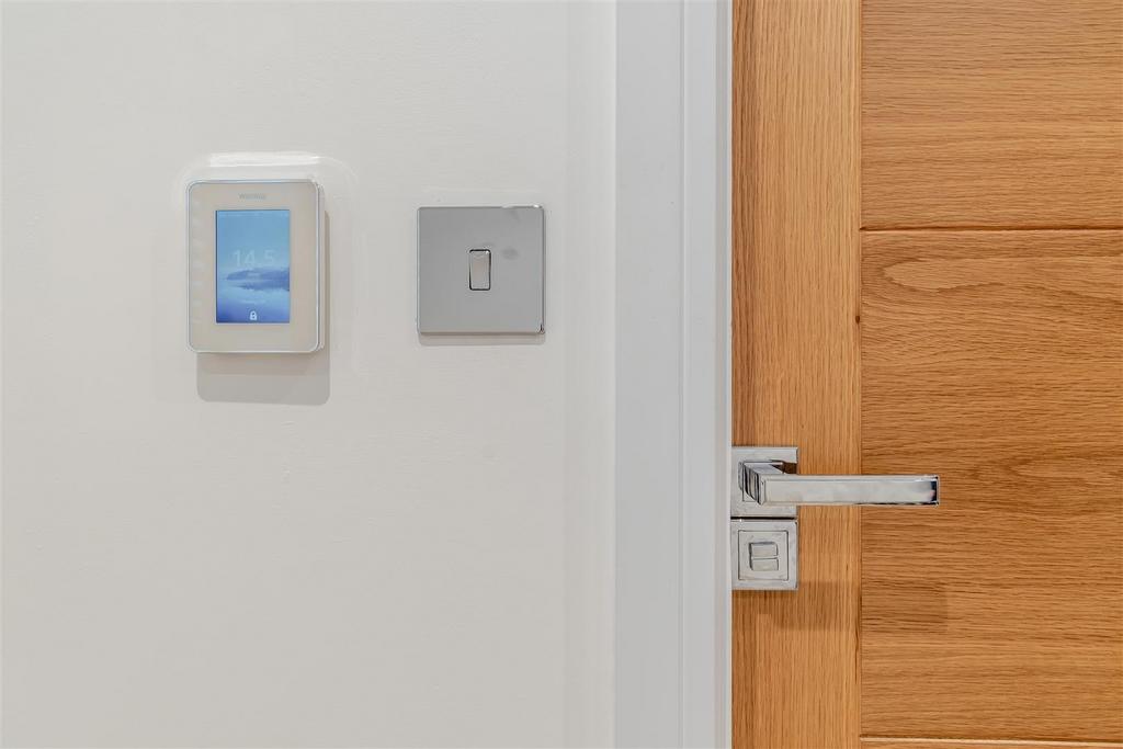8584620-interior28.jpg