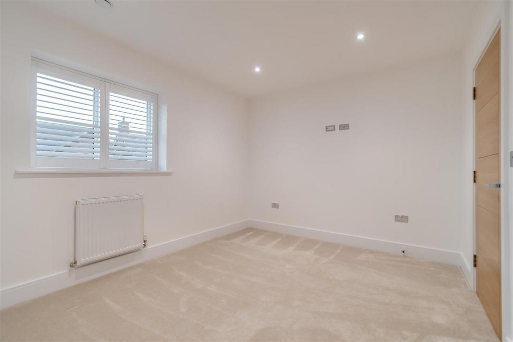8584620-interior32.jpg