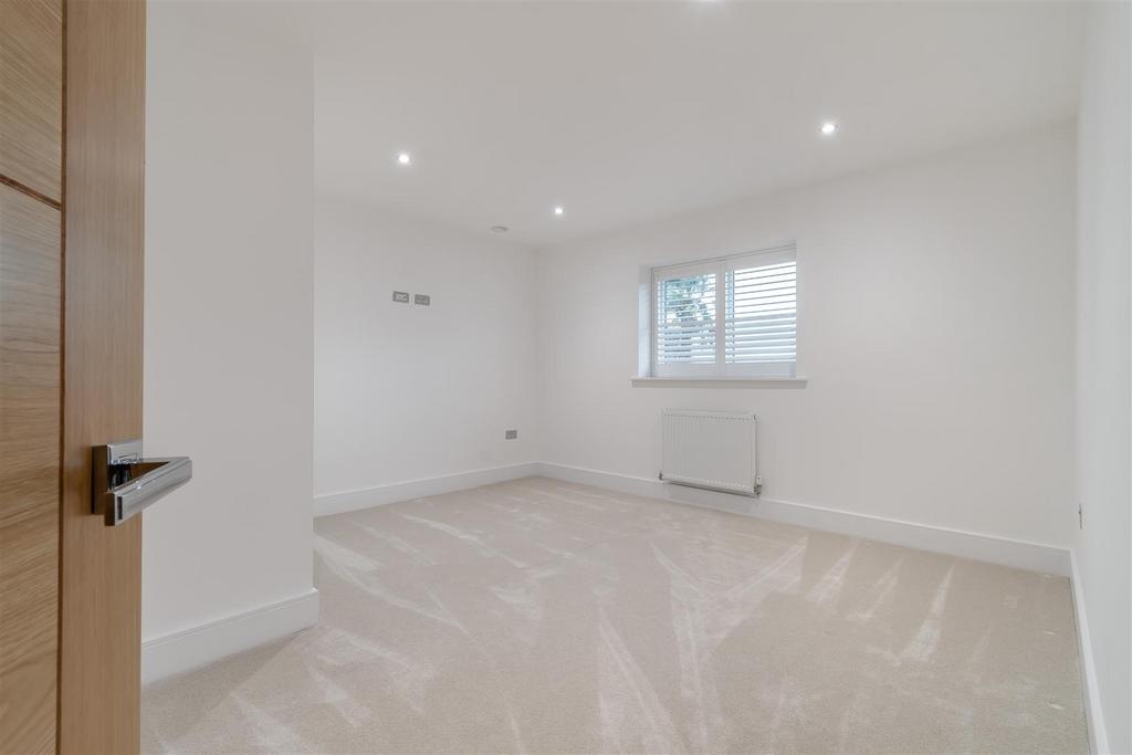 8584620-interior34.jpg