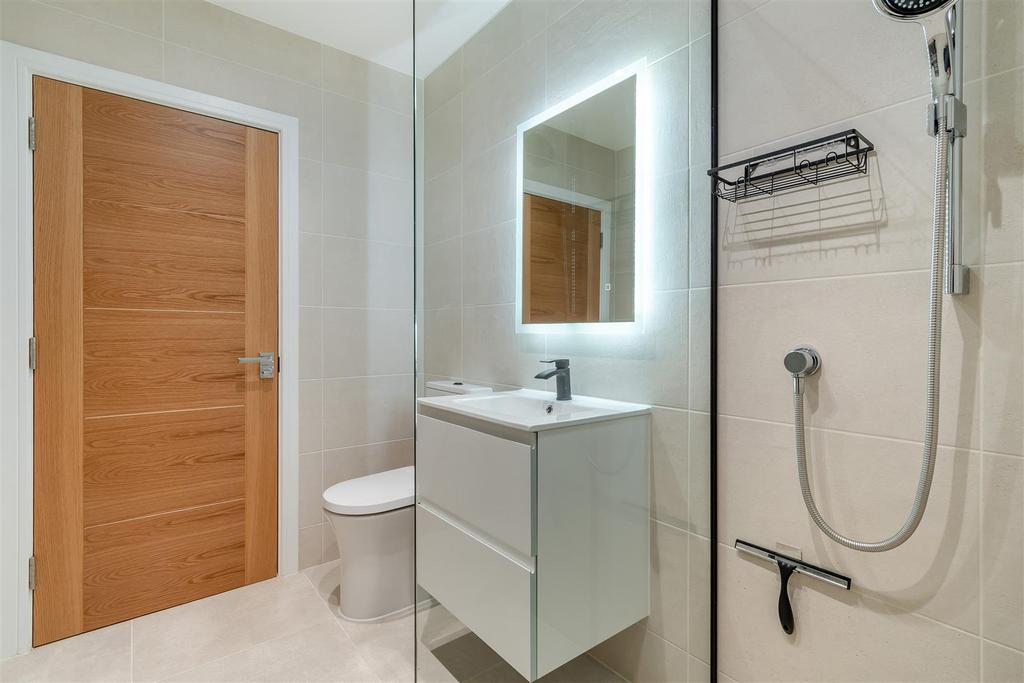 8584620-interior40.jpg