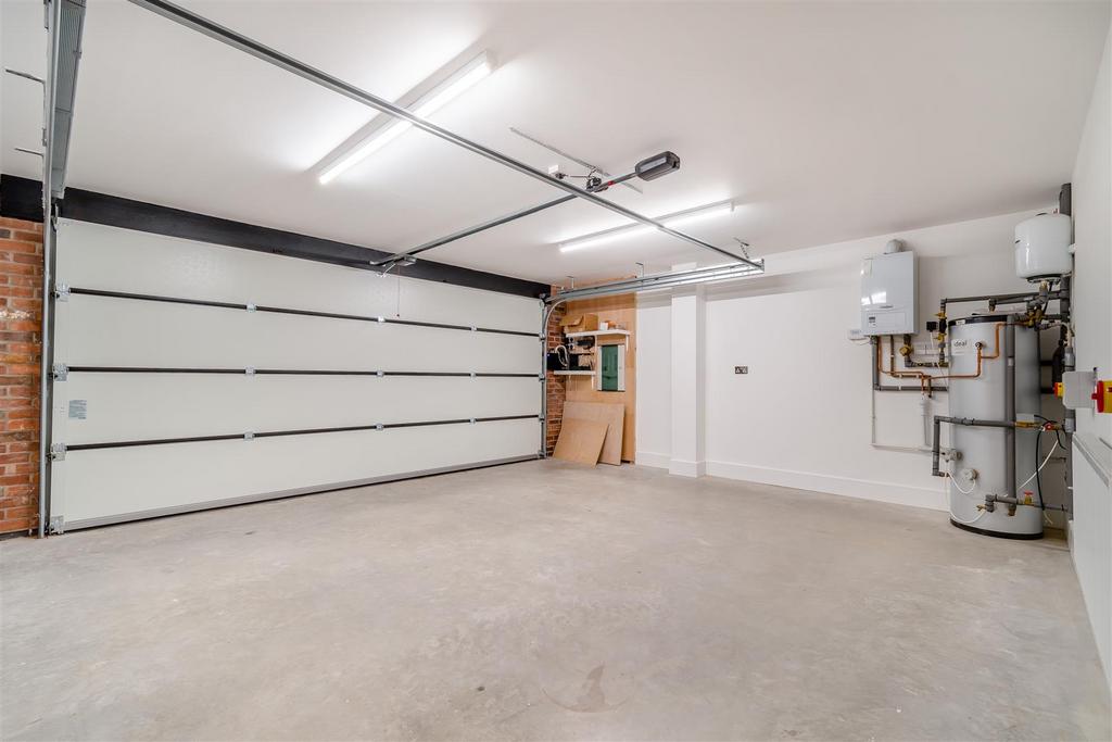 8584620-interior13.jpg