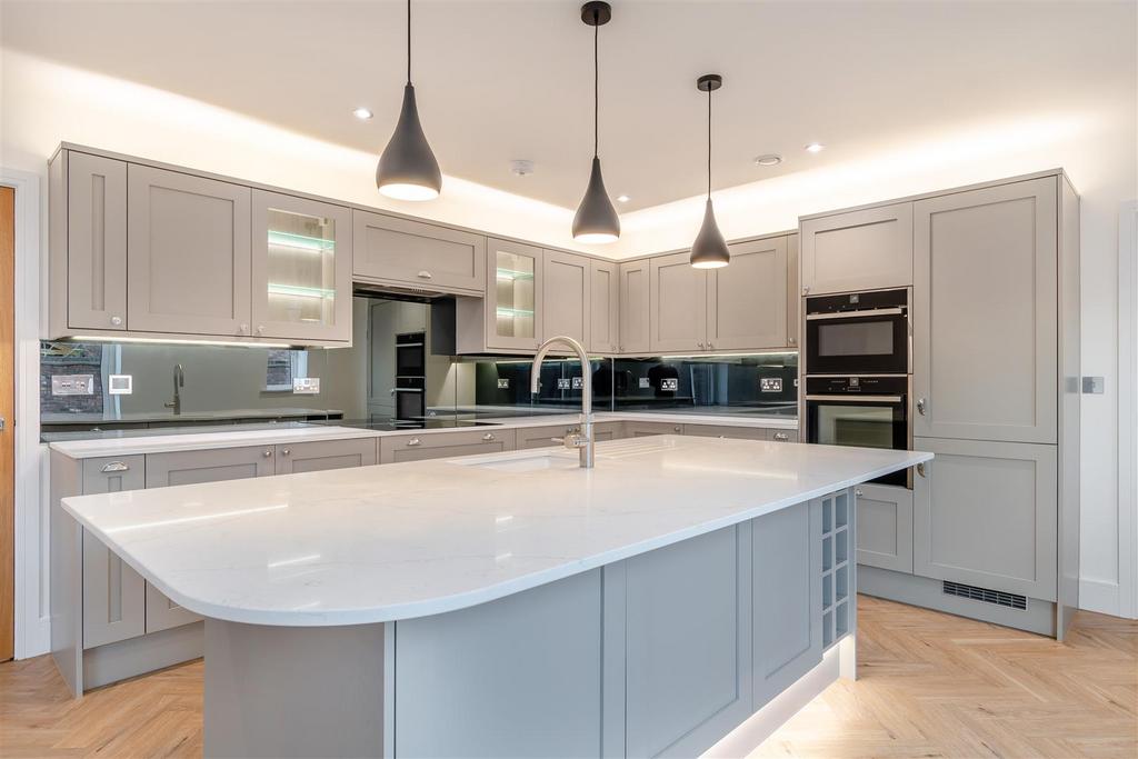 8584620-interior02.jpg