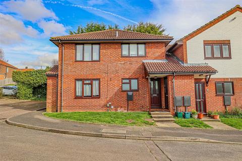 1 Fairhill, Hemel Hempstead, HP3 9UU