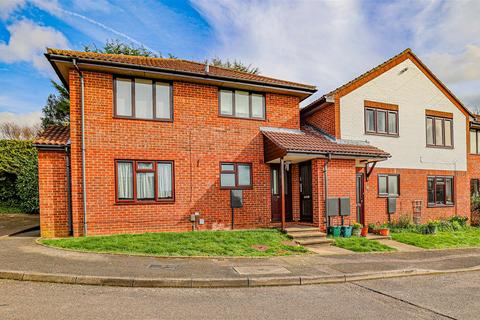 1 Fairhill, Hemel Hempstead, HP3 9UU