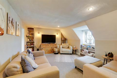 5, Grey Point House The Square, Findon, Worthing, BN14 0TE