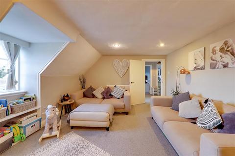 5, Grey Point House The Square, Findon, Worthing, BN14 0TE