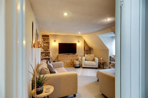 5, Grey Point House The Square, Findon, Worthing, BN14 0TE