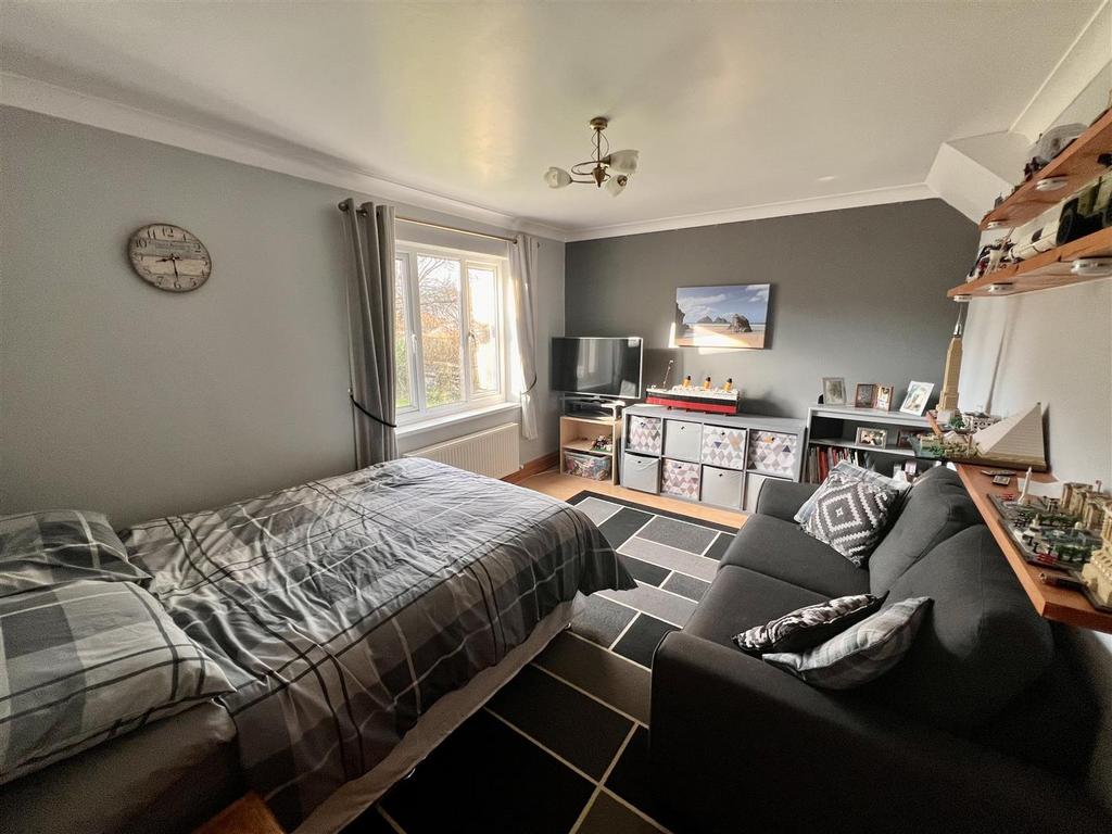 Dining Room/Bedroom 4