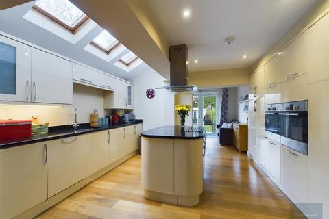 4 bedroom end of terrace house for sale, Entry Hill, Bath BA2