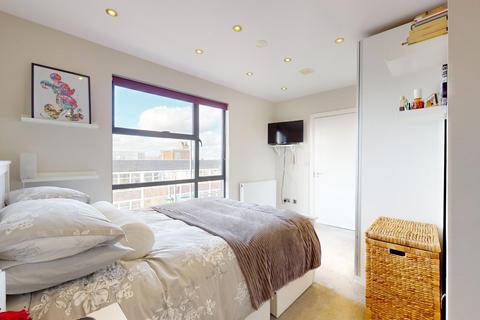 Flat 27, Stephenson House The Grove, Gravesend, DA12 1BF
