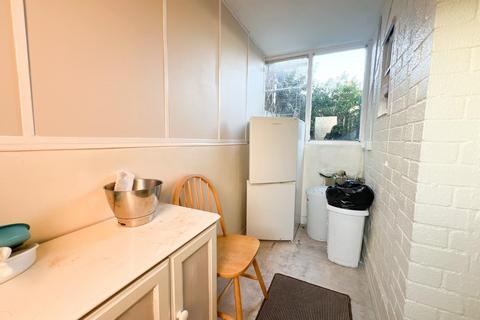 42 Bideford Crescent, Bristol, BS4 1HE