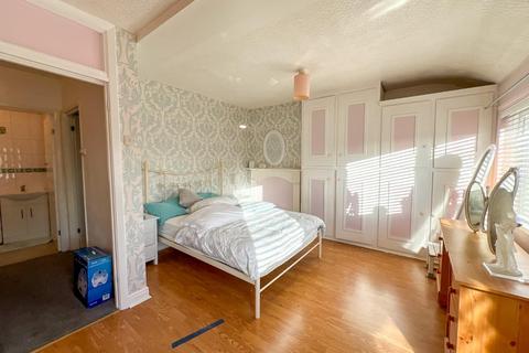 42 Bideford Crescent, Bristol, BS4 1HE