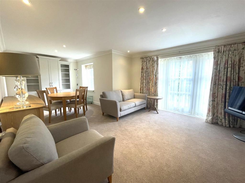 Living area.jpg