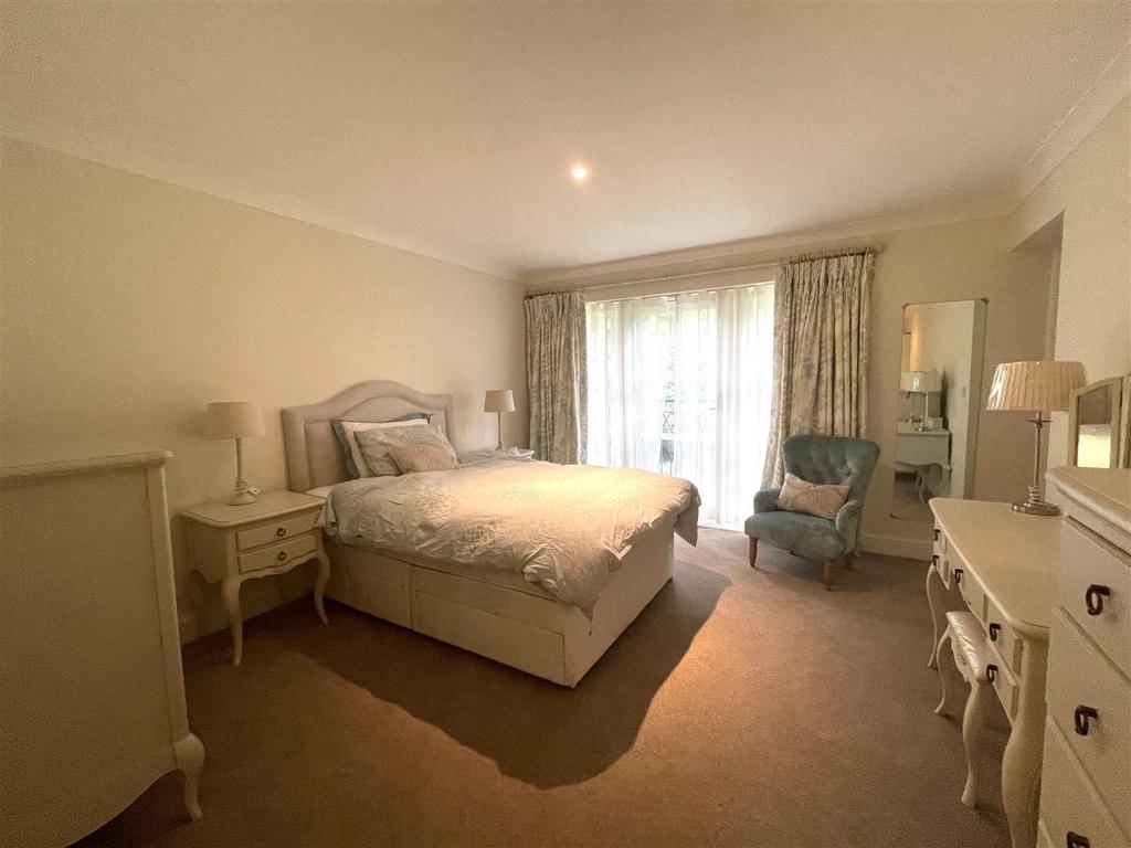 Bed 1.jpg