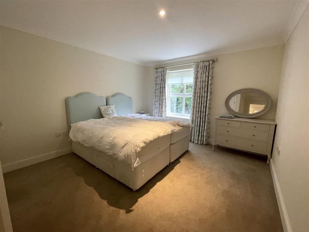 Bed 2.jpg