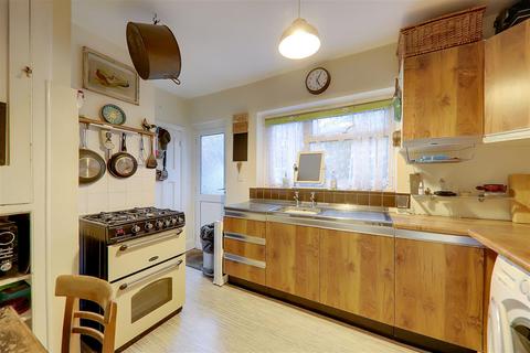 2 Brookdean Road, Worthing, BN11 2PB